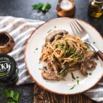 Recept | Romige Paddenstoelen Spaghetti met Zwarte Knoflook